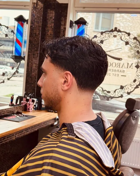 Texturerad klippning med låg taper i nacken